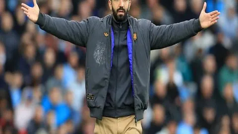 “曼联中场大升级在即！舒梅切尔盛赞巴莱巴，揭秘中场补强的关键时刻！”